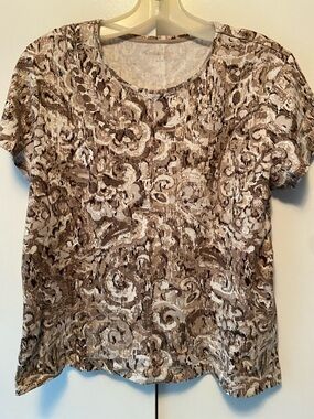 croft & barrow Short Sleeve Crewneck Top in Beige and Brown Abstract Print